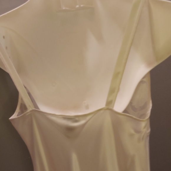 Nightgown & Housecoat - Picture 10 of 11